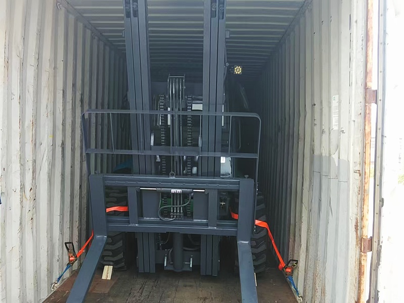 NEOlift amplía su presencia europea con un importante envío de carretillas elevadoras a Rumanía